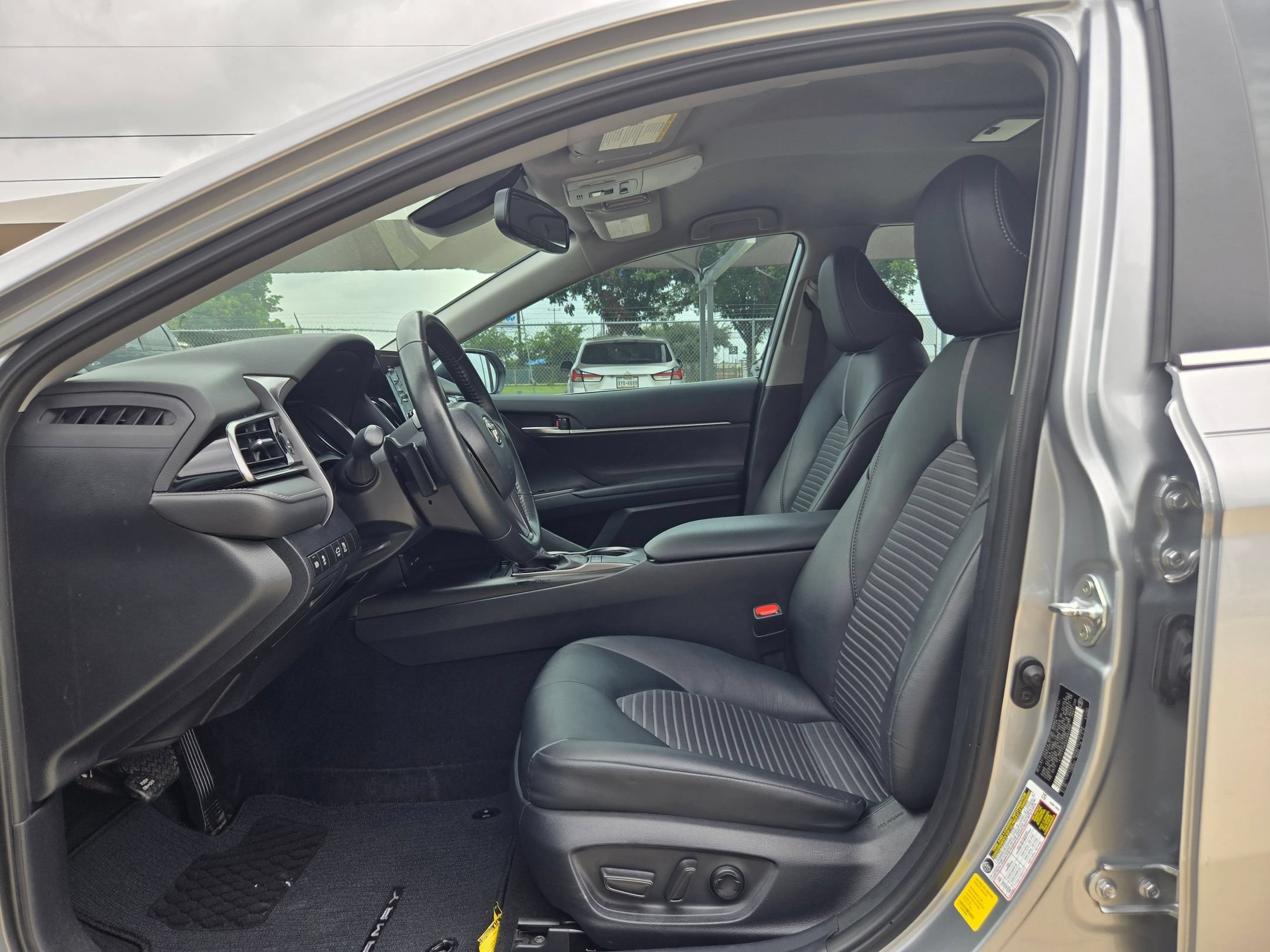 Used 2024 Toyota Camry SE w/ Convenience Package FWD image 9