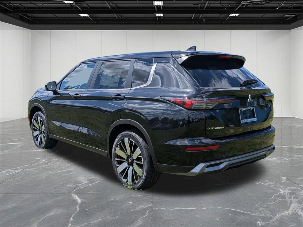 New 2025 Mitsubishi Outlander SE image 3