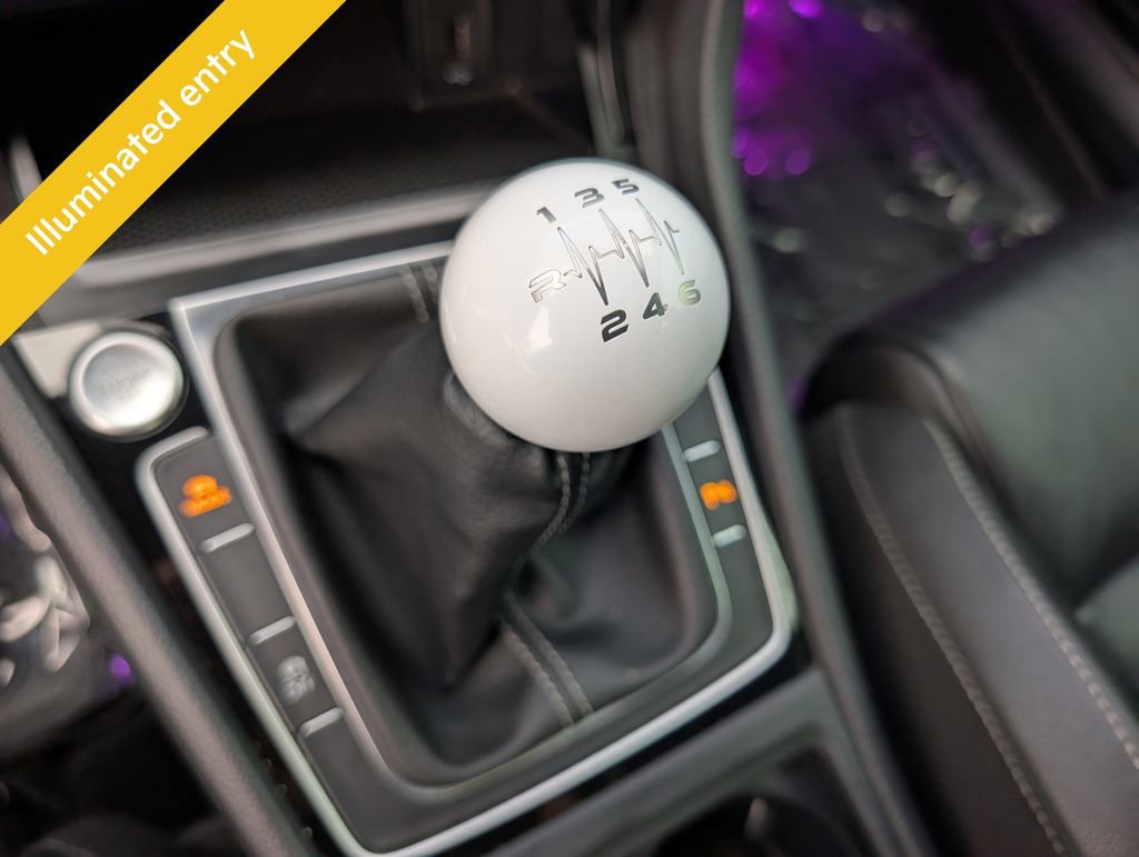 Used 2017 Volkswagen Golf R 4-Door image 23