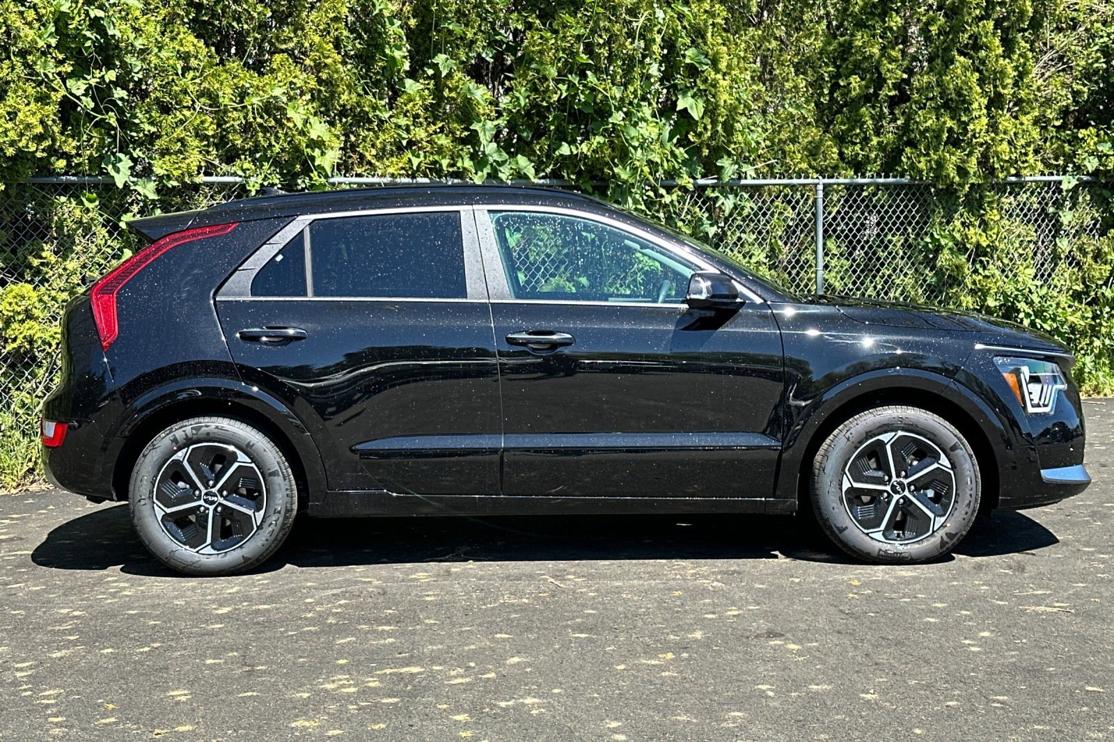 New 2025 Kia Niro SX image 2