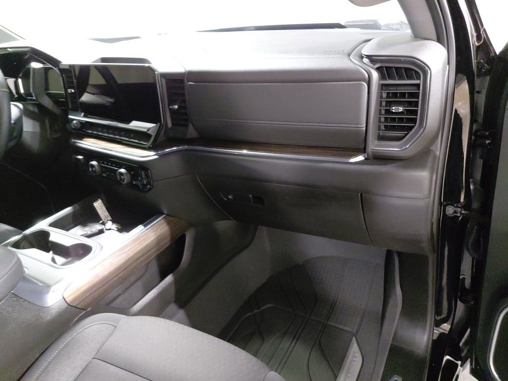 Certified 2025 Chevrolet Silverado 3500 LT w/ Z71 Chrome Sport Edition image 24