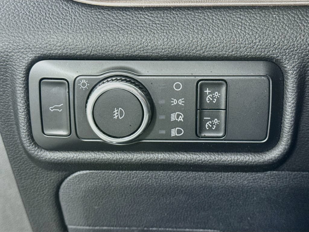 Used 2024 Ford Explorer Limited w/ Limited Technology Package RWD image 10