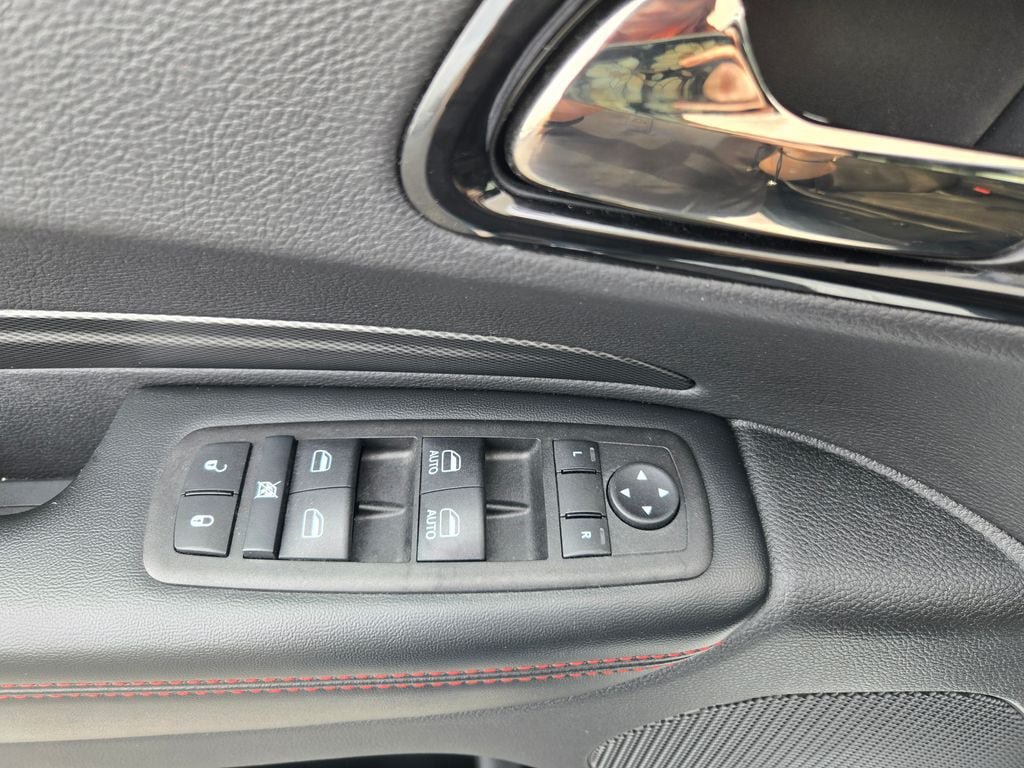 Used 2025 Dodge Durango GT AWD/4WD image 11