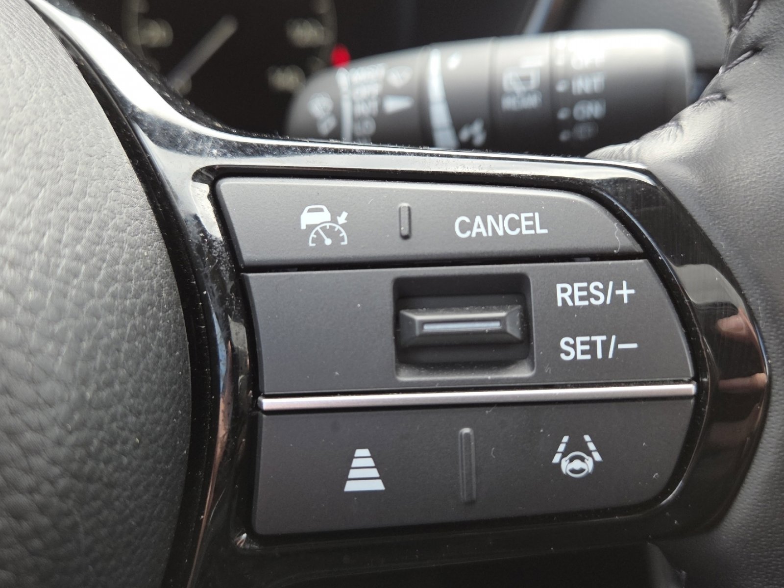Used 2025 Honda CR-V EX-L image 6