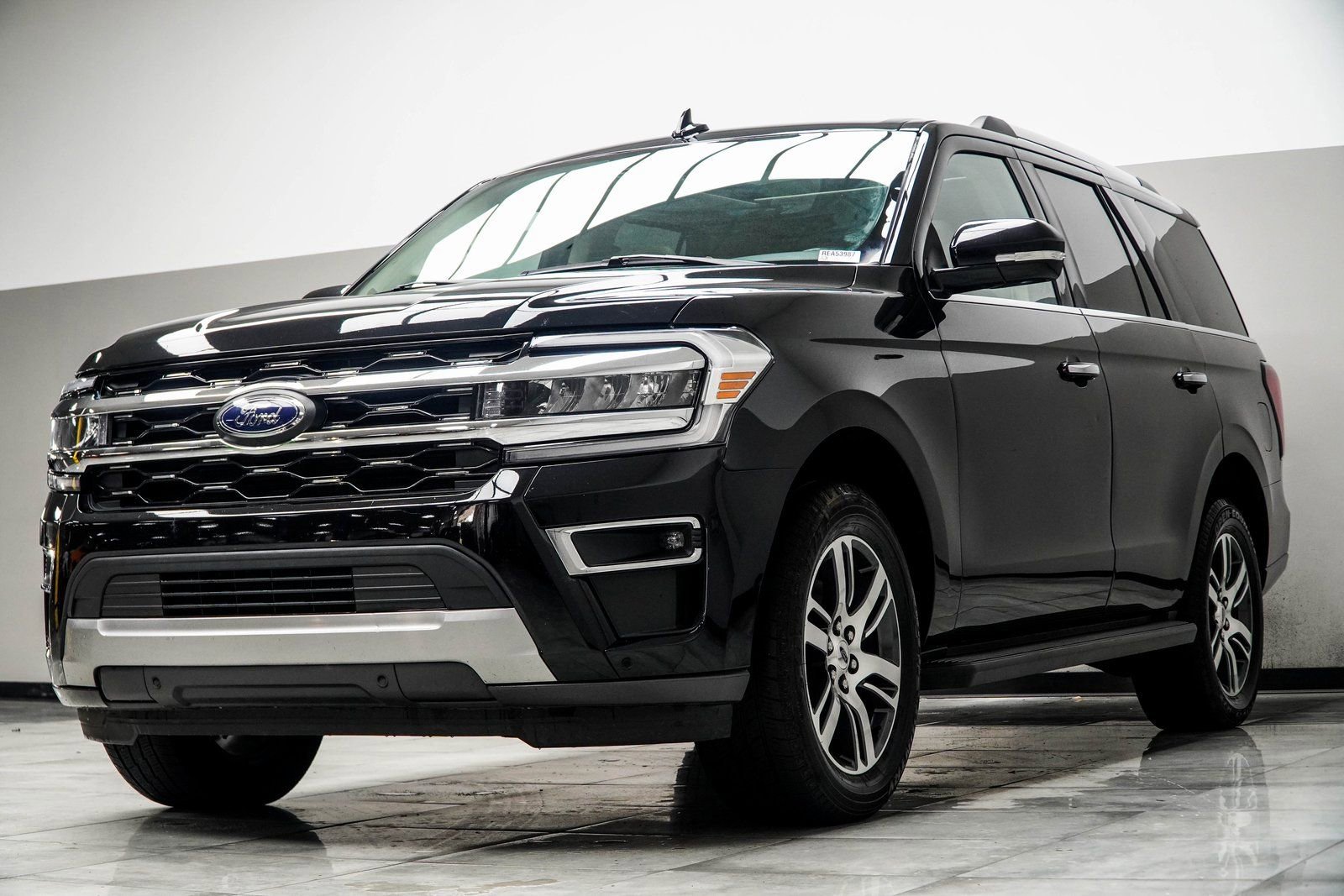 Used 2024 Ford Expedition Limited AWD/4WD image 8
