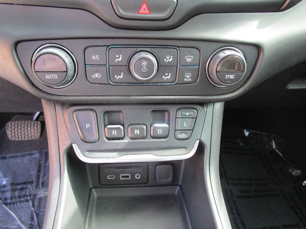 Used 2019 GMC Terrain SLT w/ Preferred Package FWD image 17
