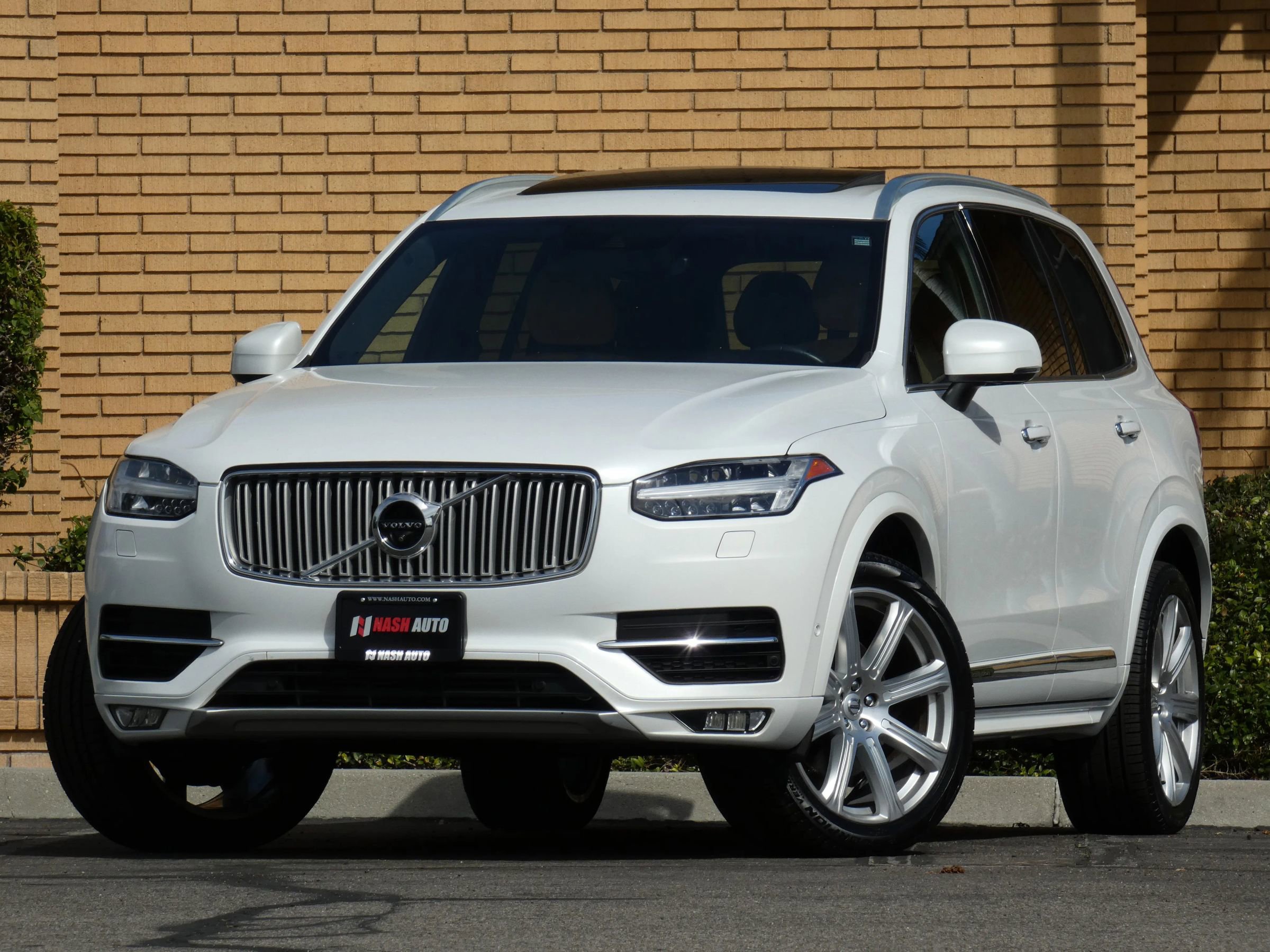 Used 2017 Volvo XC90 T6 Inscription w/ Vision Package image 4