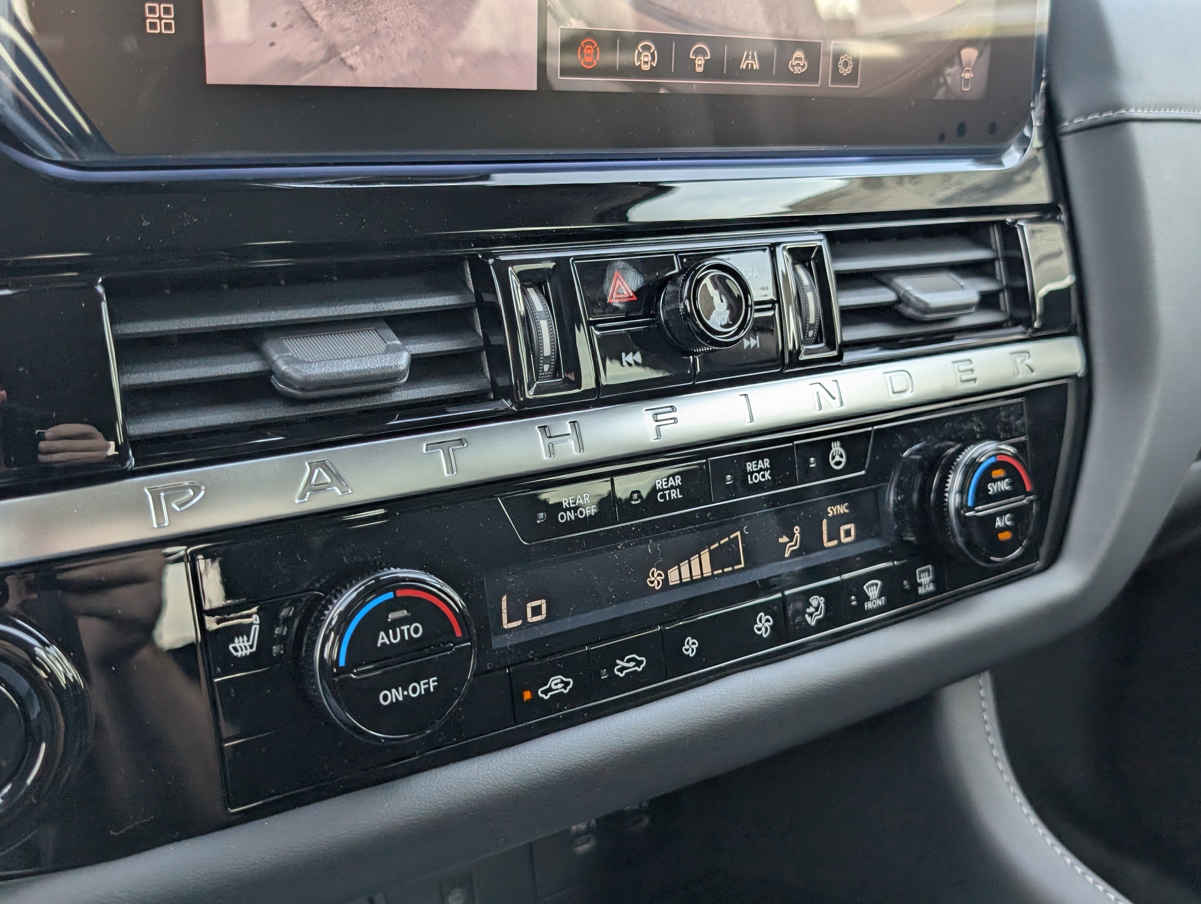 New 2026 Nissan Pathfinder SL AWD/4WD image 17