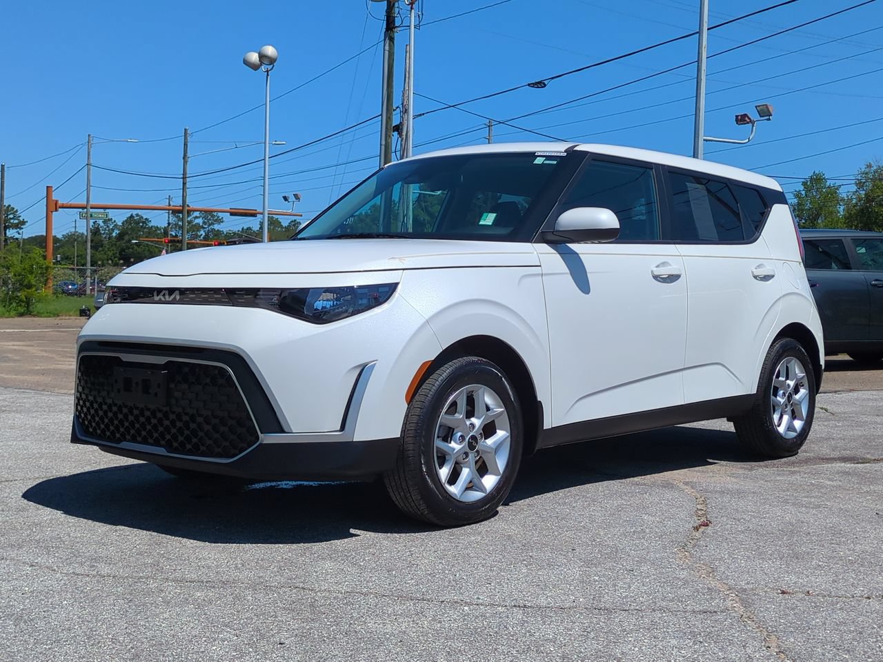 Used 2025 Kia Soul LX w/ LX Technology Package FWD image 2
