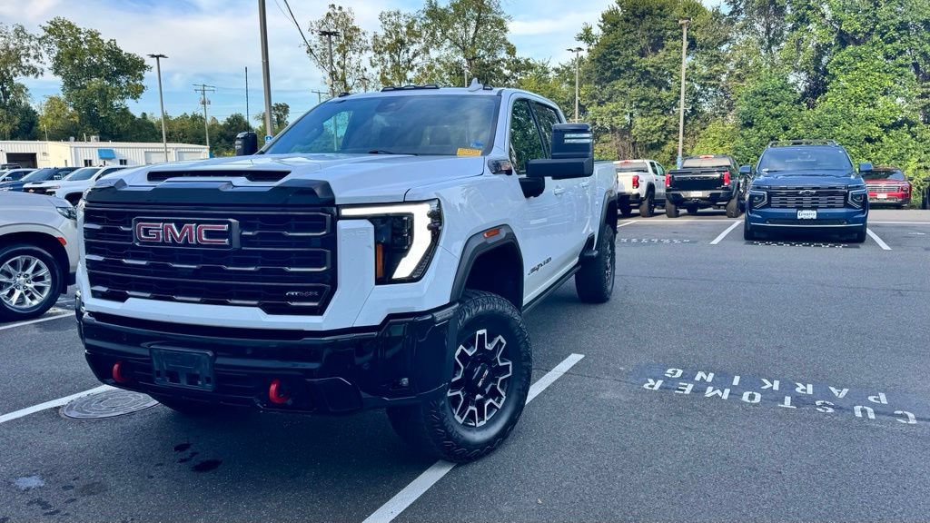 Used 2025 GMC Sierra 2500 AT4X AWD/4WD image 3