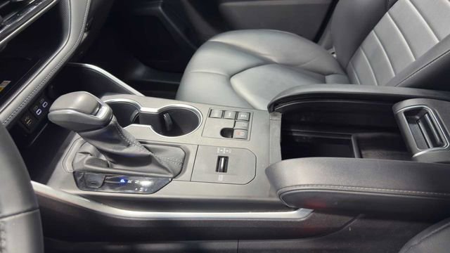 Used 2023 Toyota Highlander XLE FWD image 32