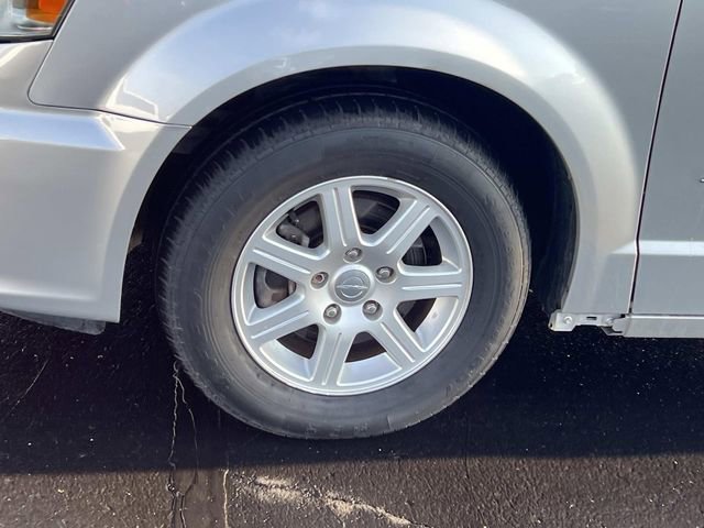 Used 2011 Chrysler Town & Country Touring w/ Driver Convenience Group image 10