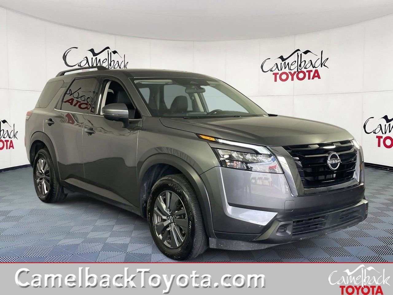 Used 2025 Nissan Pathfinder SV image 1