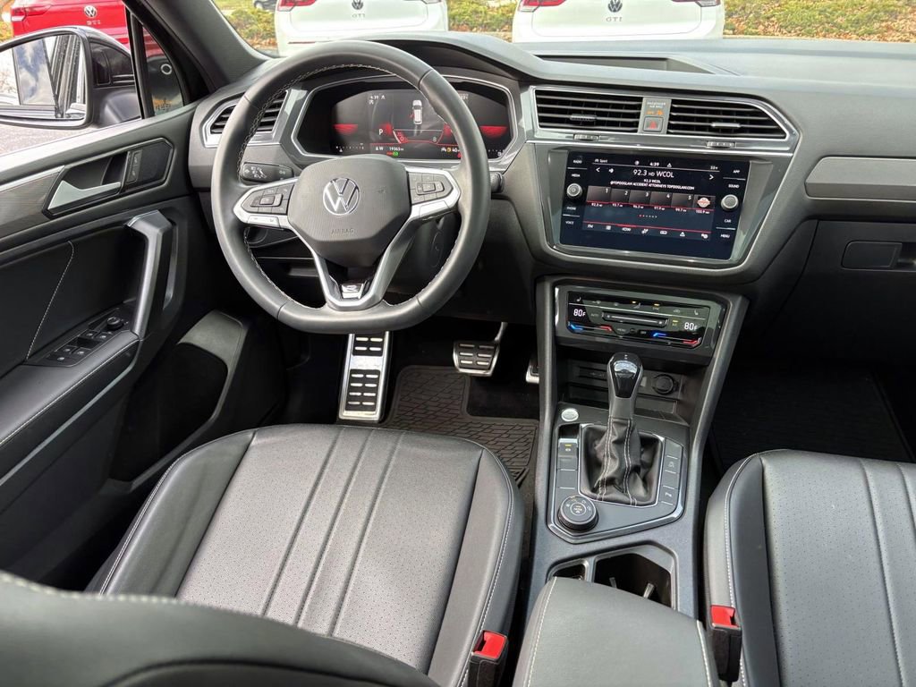 Used 2023 Volkswagen Tiguan SE R-Line image 30
