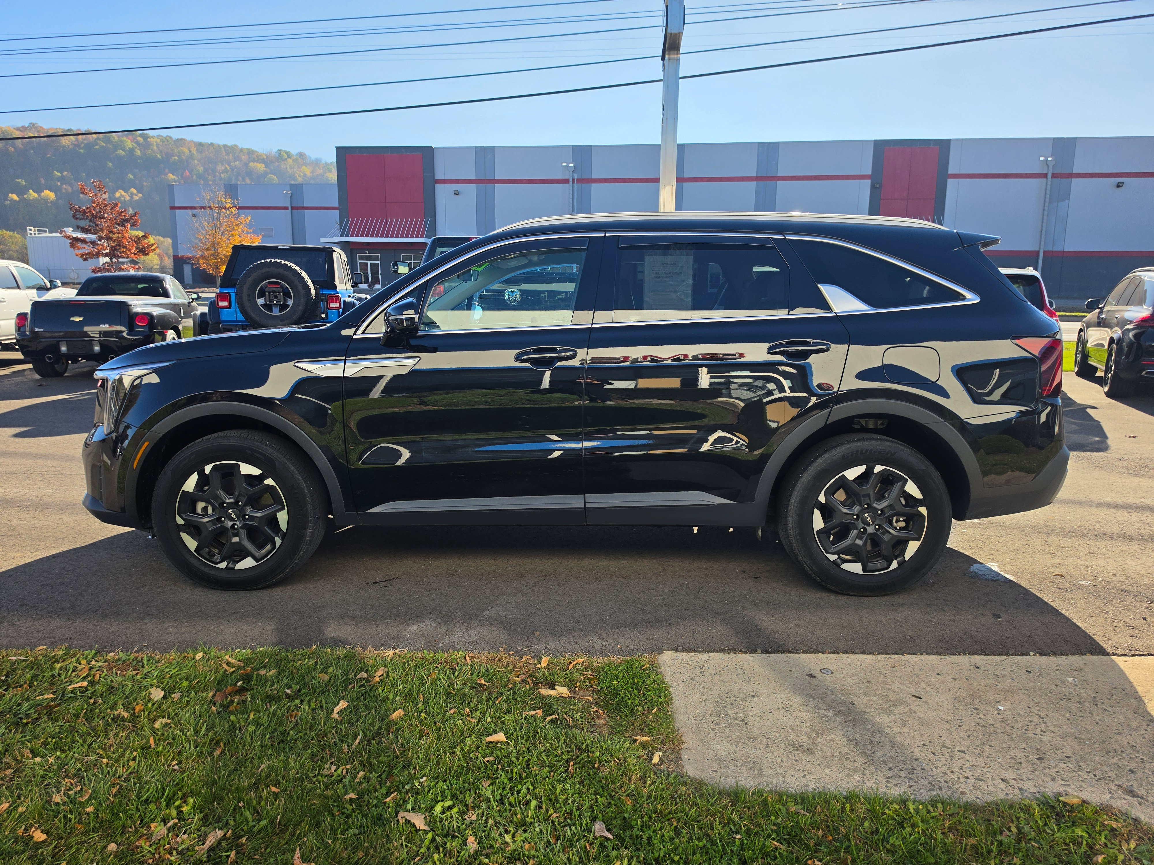 Used 2025 Kia Sorento S AWD/4WD image 7