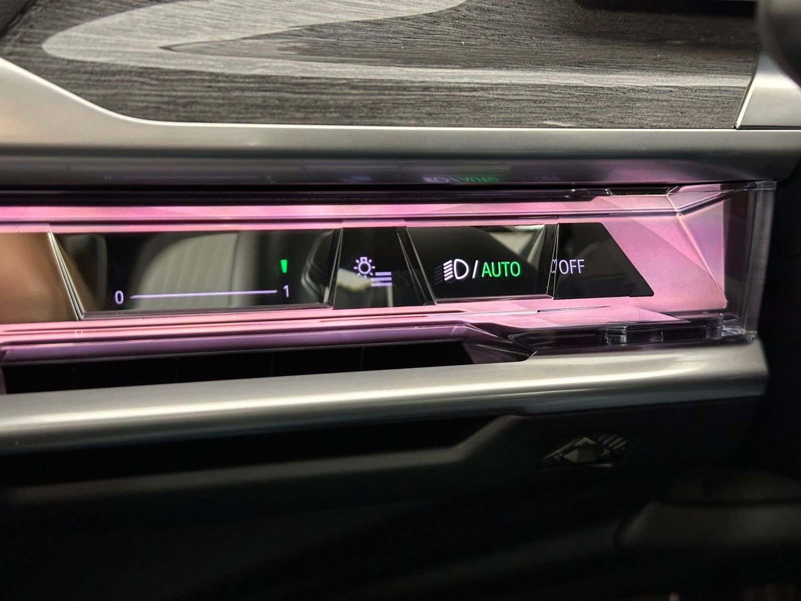 Used 2023 BMW 760i xDrive w/ Parking Assistance Package image 37