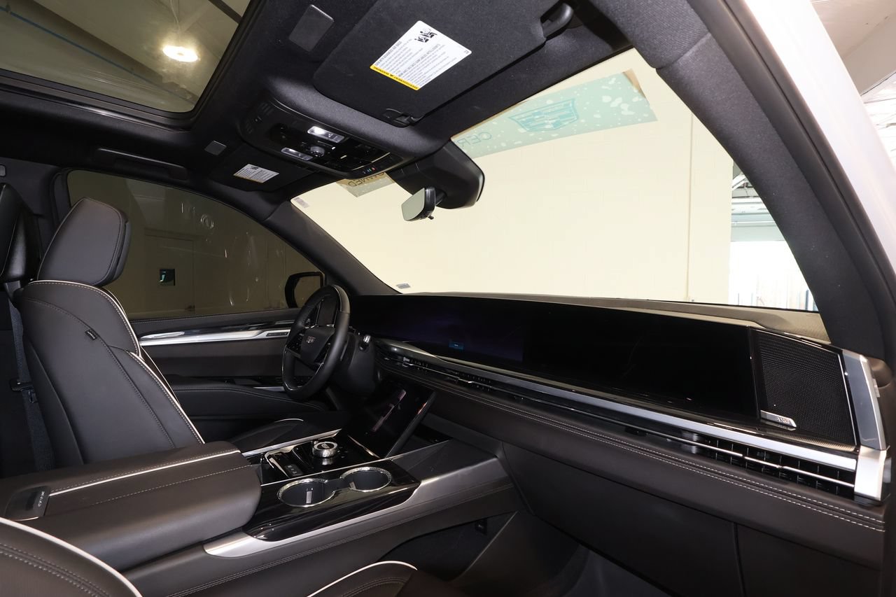 Used 2025 Cadillac Escalade ESV Sport w/ Touring Package AWD/4WD image 28