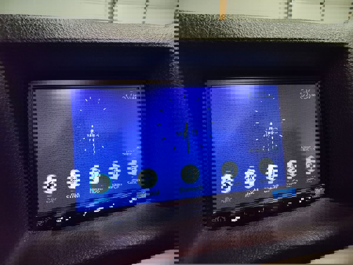 Used 2004 Chevrolet SSR w/ Preferred Equipment Group image 36