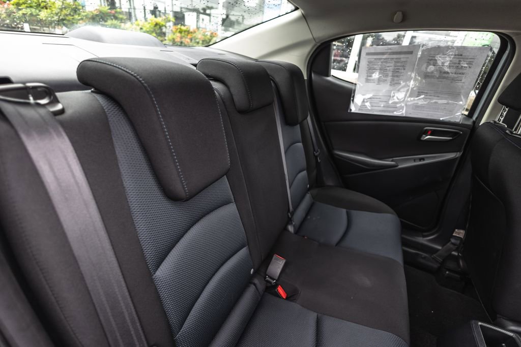 Used 2019 Toyota Yaris L FWD image 31