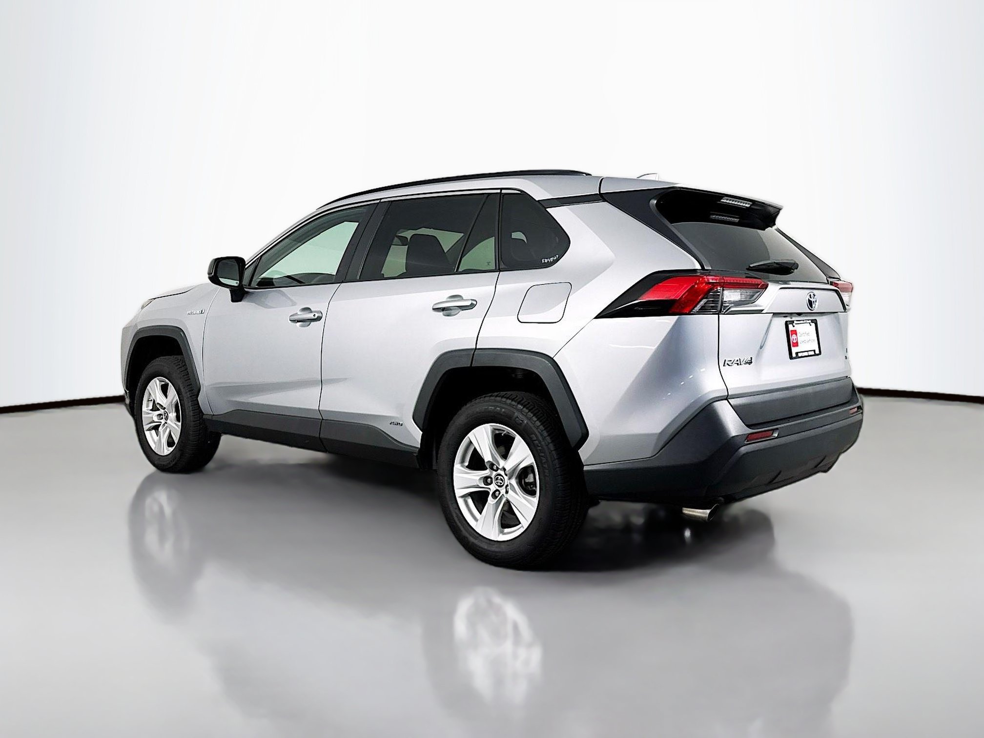 Used 2021 Toyota RAV4 LE AWD/4WD image 5