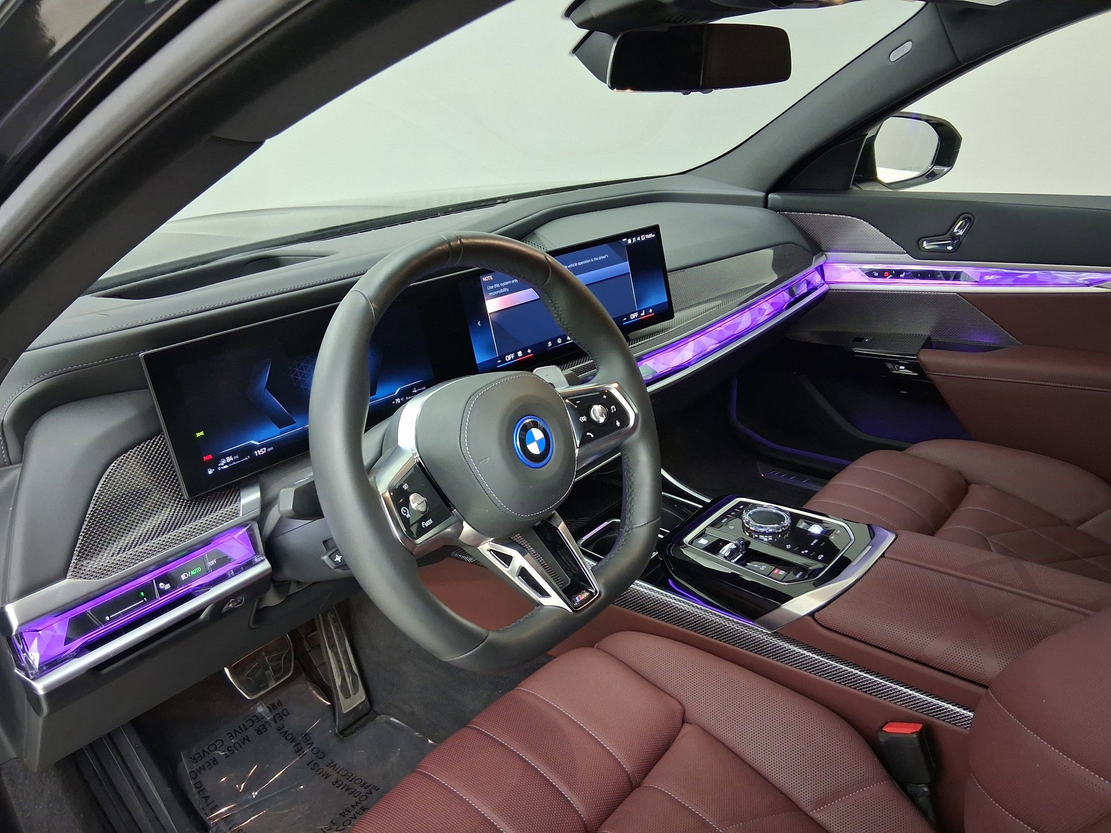 Certified 2025 BMW 750e xDrive w/ Premium Package AWD/4WD image 2