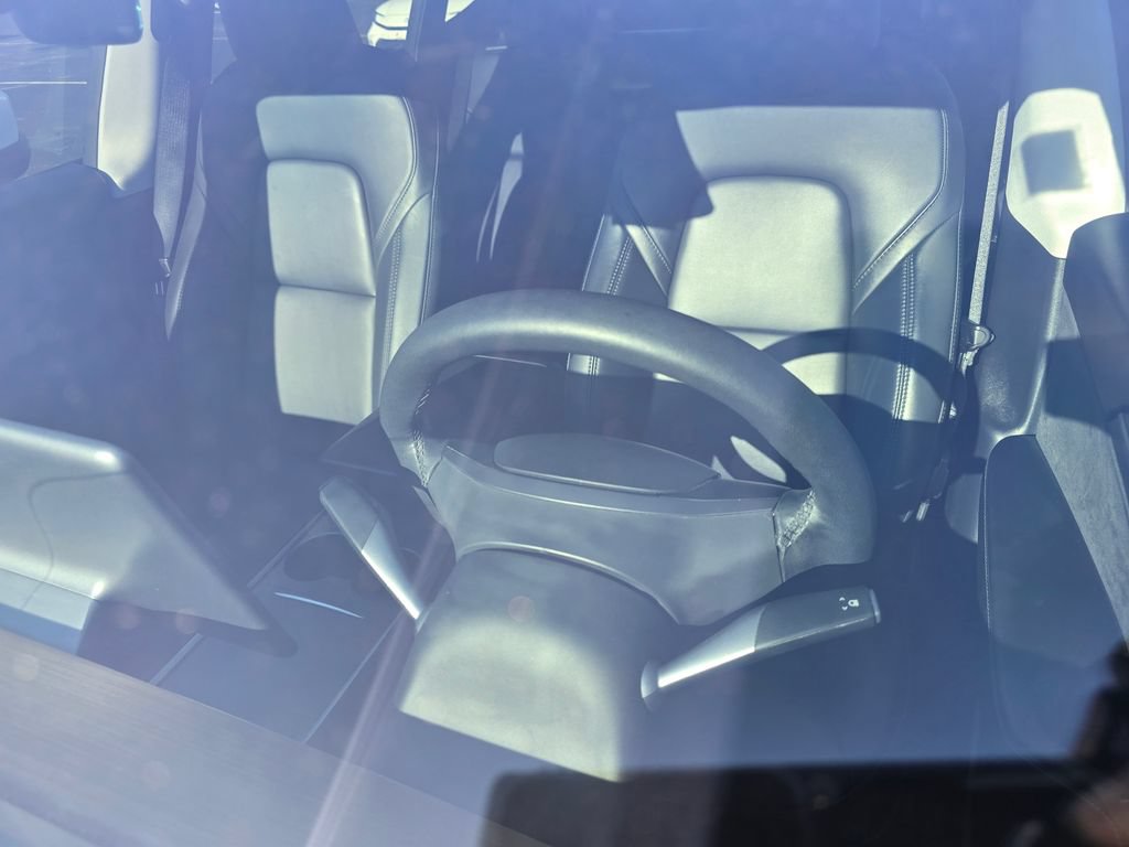 Used 2023 Tesla Model Y 2WD image 21
