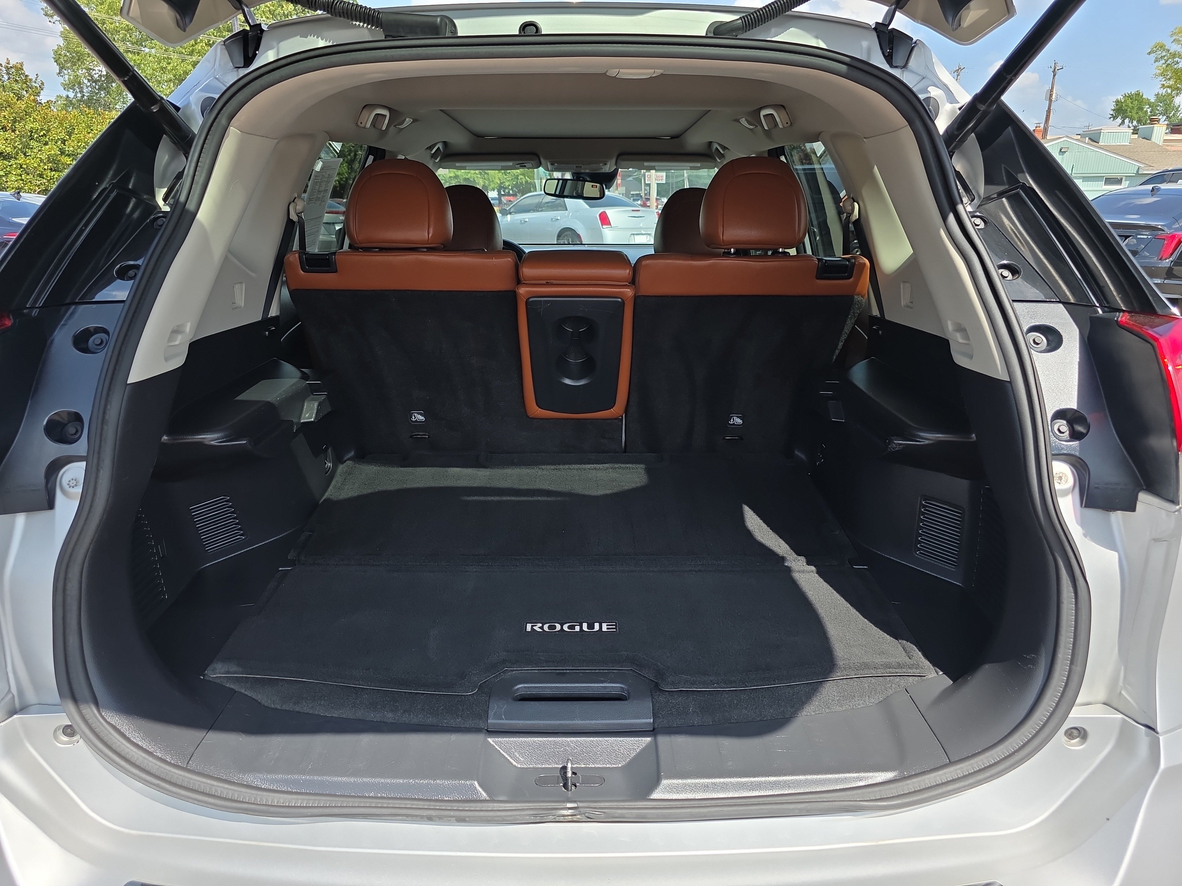 Used 2017 Nissan Rogue SL w/ SL Premium Package FWD image 13