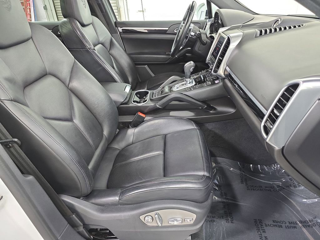 Used 2017 Porsche Cayenne S Platinum AWD/4WD image 27