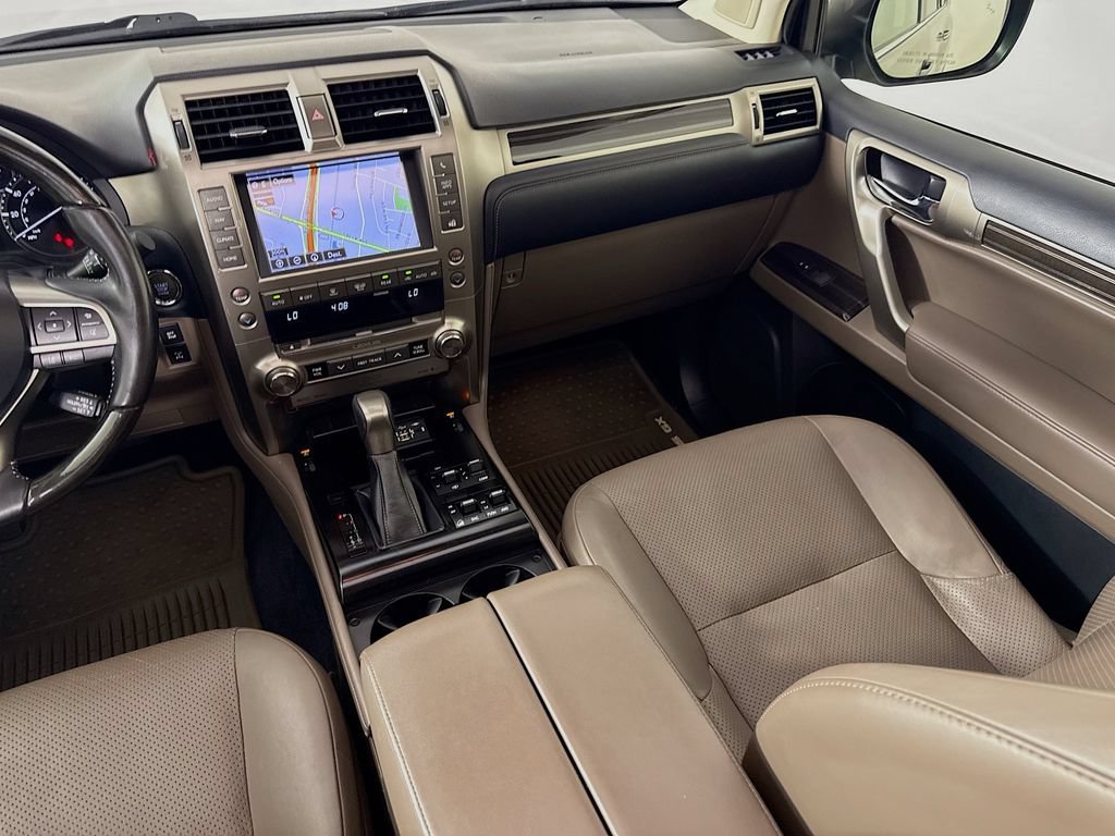 Used 2020 Lexus GX 460 Luxury w/ Accessory Package AWD/4WD image 30