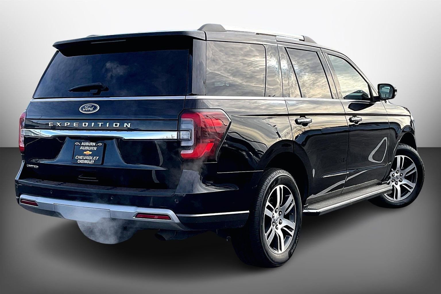 Used 2023 Ford Expedition Limited image 13