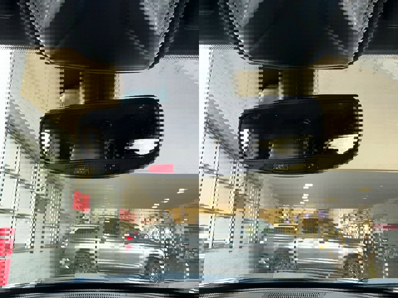 Used 2025 Jeep Compass Trailhawk image 17