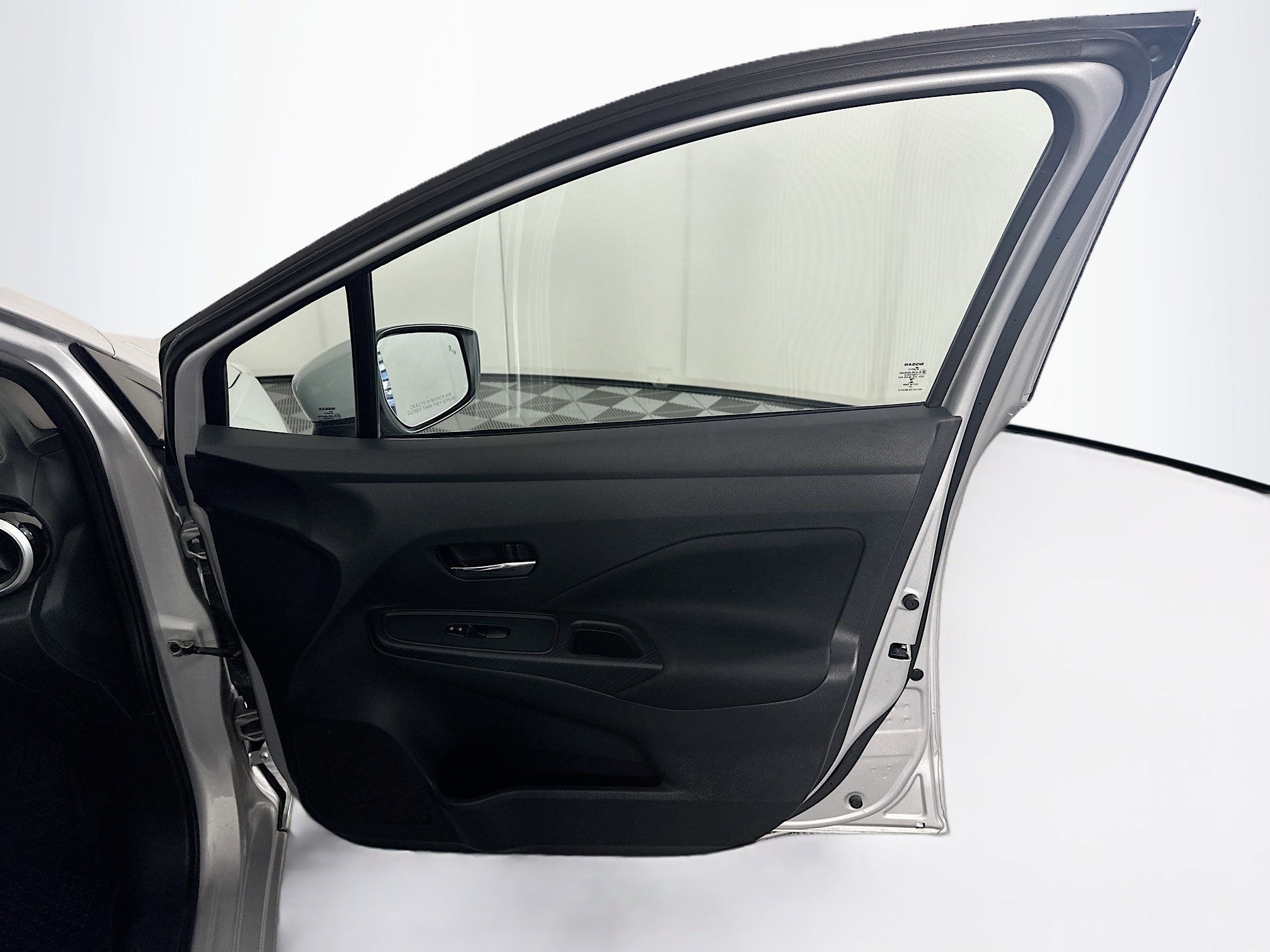 Used 2021 Nissan Versa SV image 30