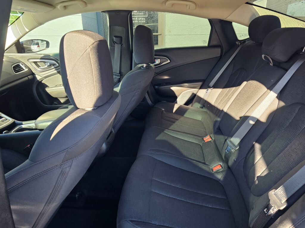 Used 2015 Chrysler 200 LX FWD image 15