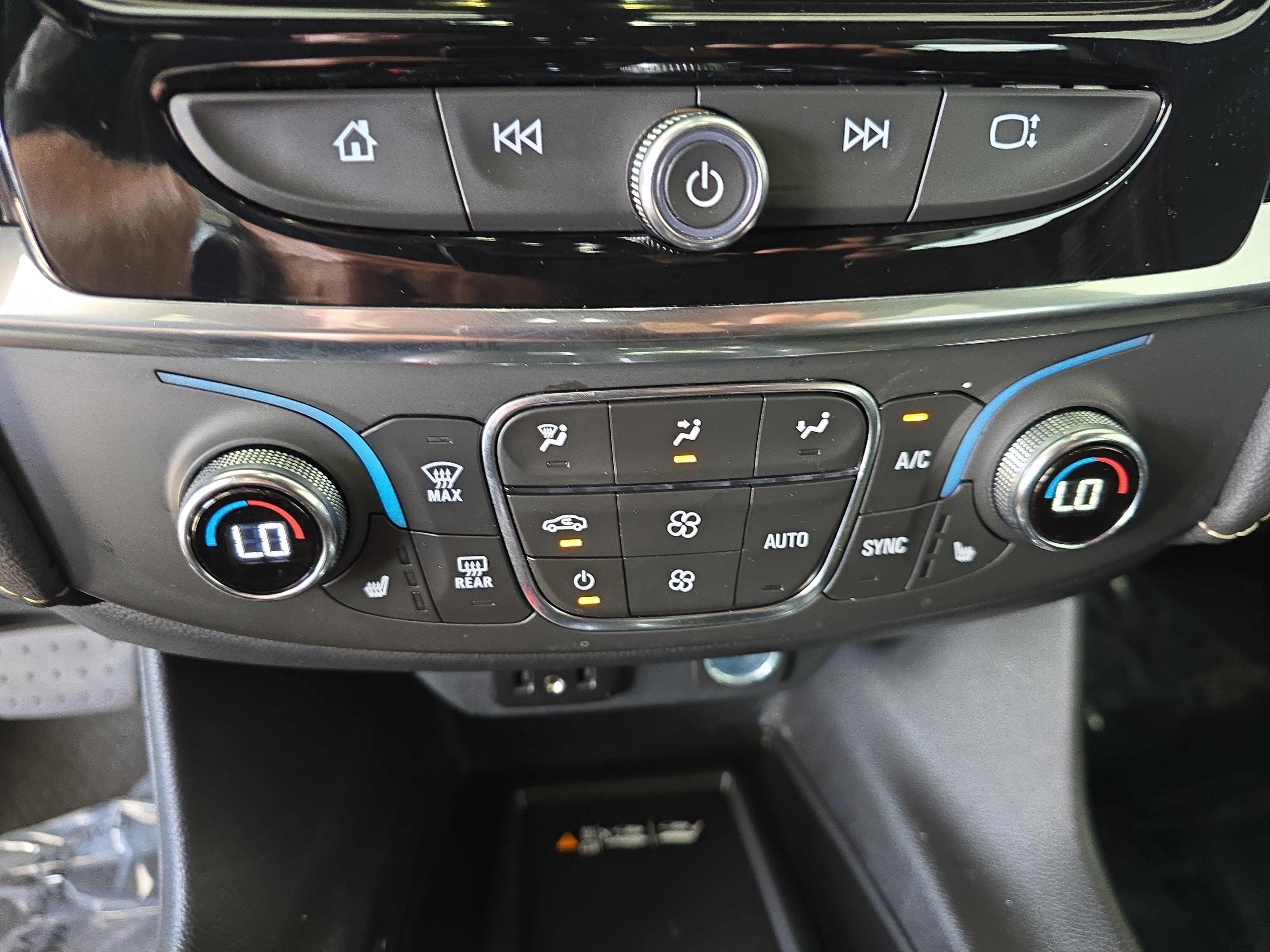 Used 2023 Chevrolet Traverse LT AWD/4WD image 30