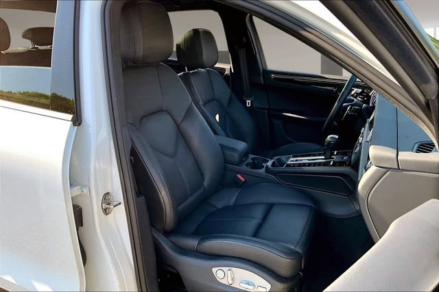 Used 2025 Porsche Macan image 27