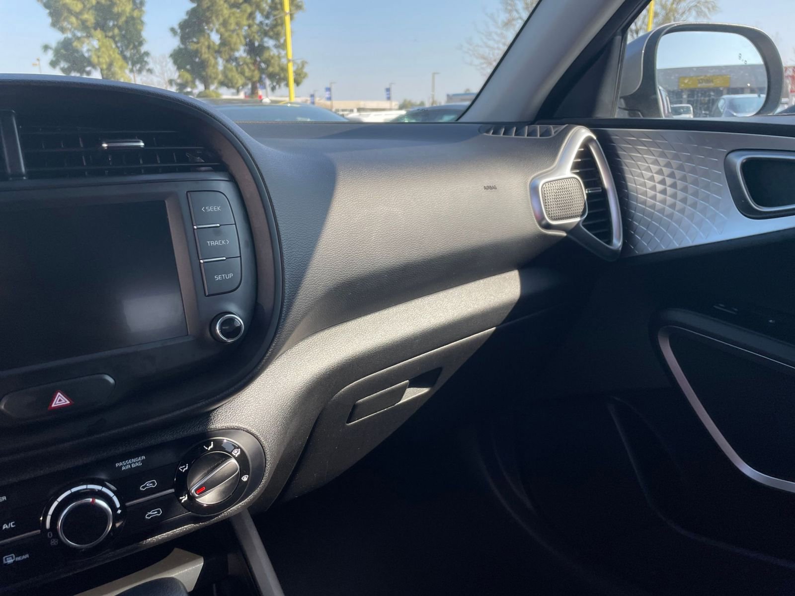 Used 2025 Kia Soul LX w/ LX Technology Package image 33