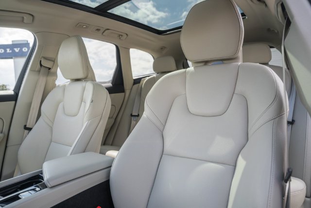 Certified 2023 Volvo XC60 B5 Plus w/ Climate Package AWD/4WD image 35