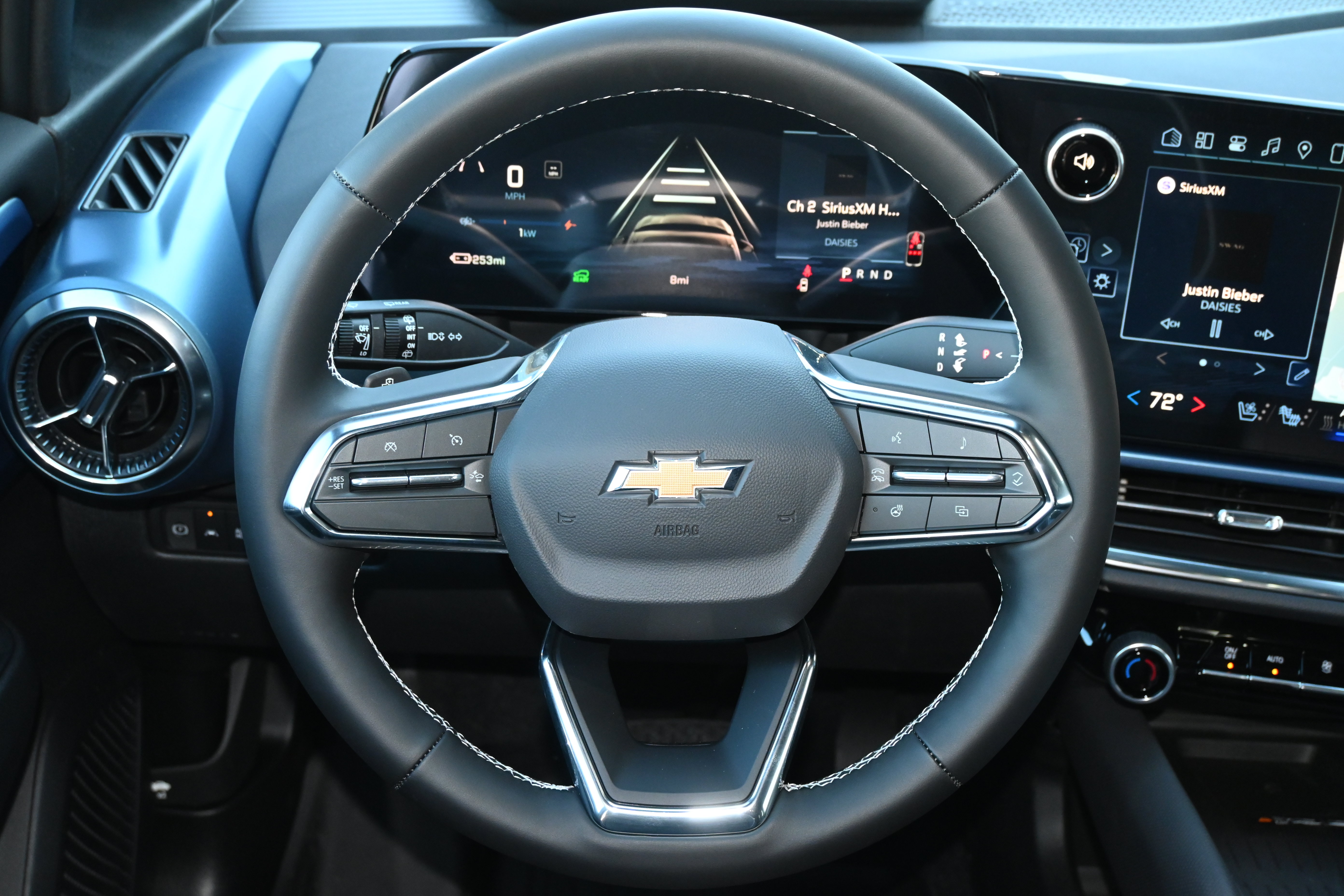 New 2026 Chevrolet Equinox EV LT w/ Convenience Package II FWD image 17