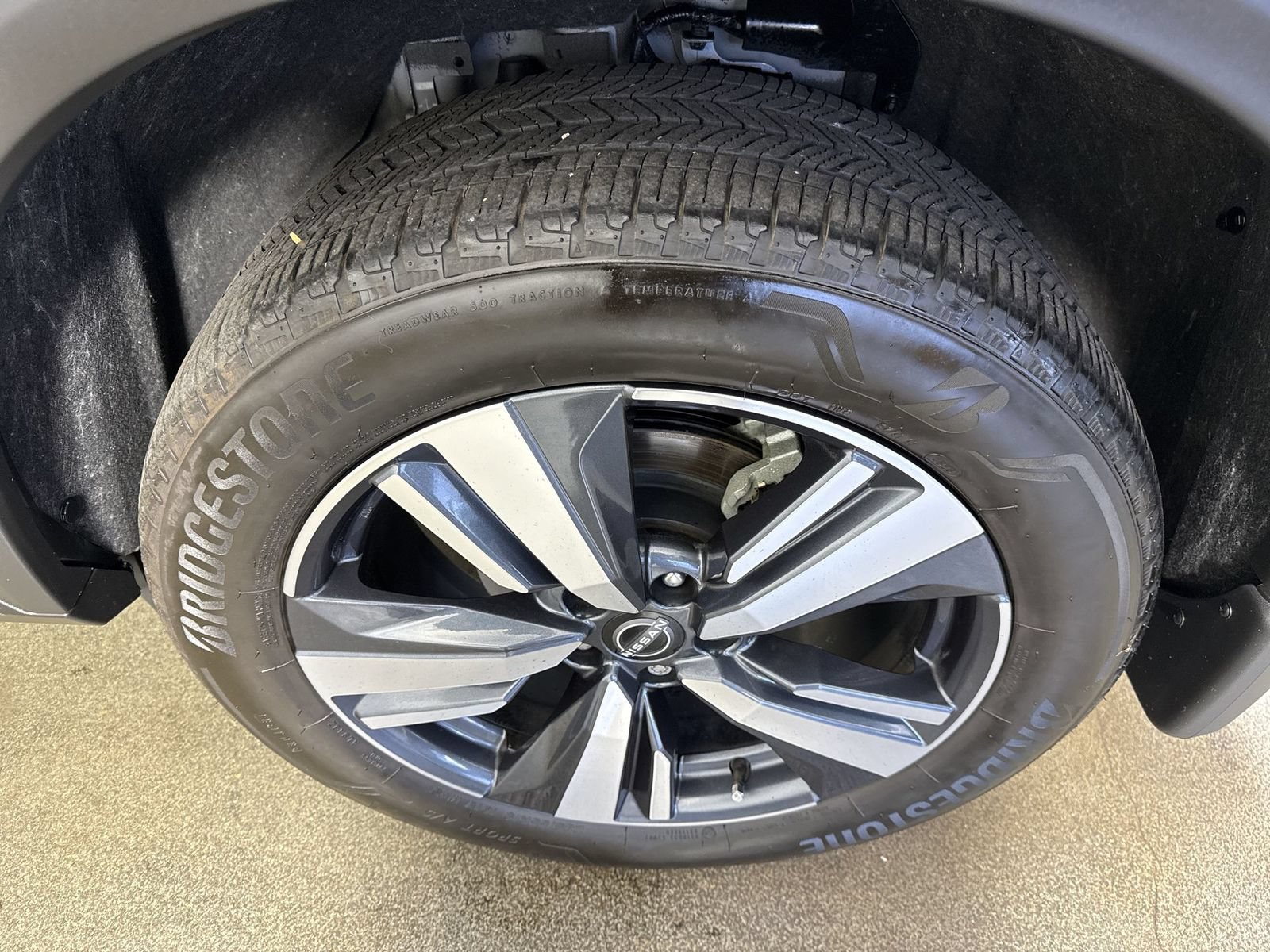Used 2024 Nissan Rogue SL w/ SL Premium Package AWD/4WD image 6