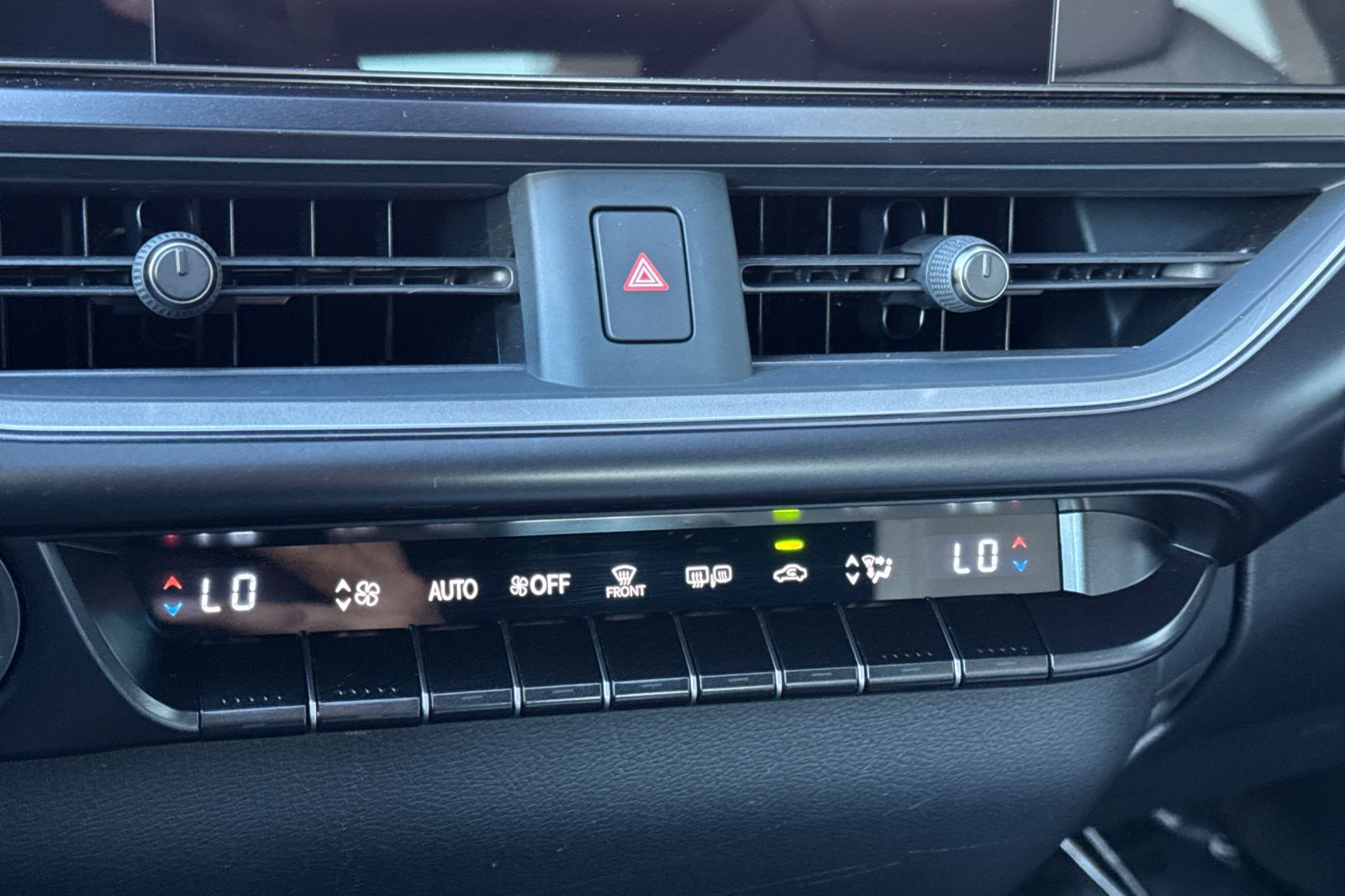 Used 2025 Lexus UX 300h FWD w/ Accessory Package (Z2) image 22