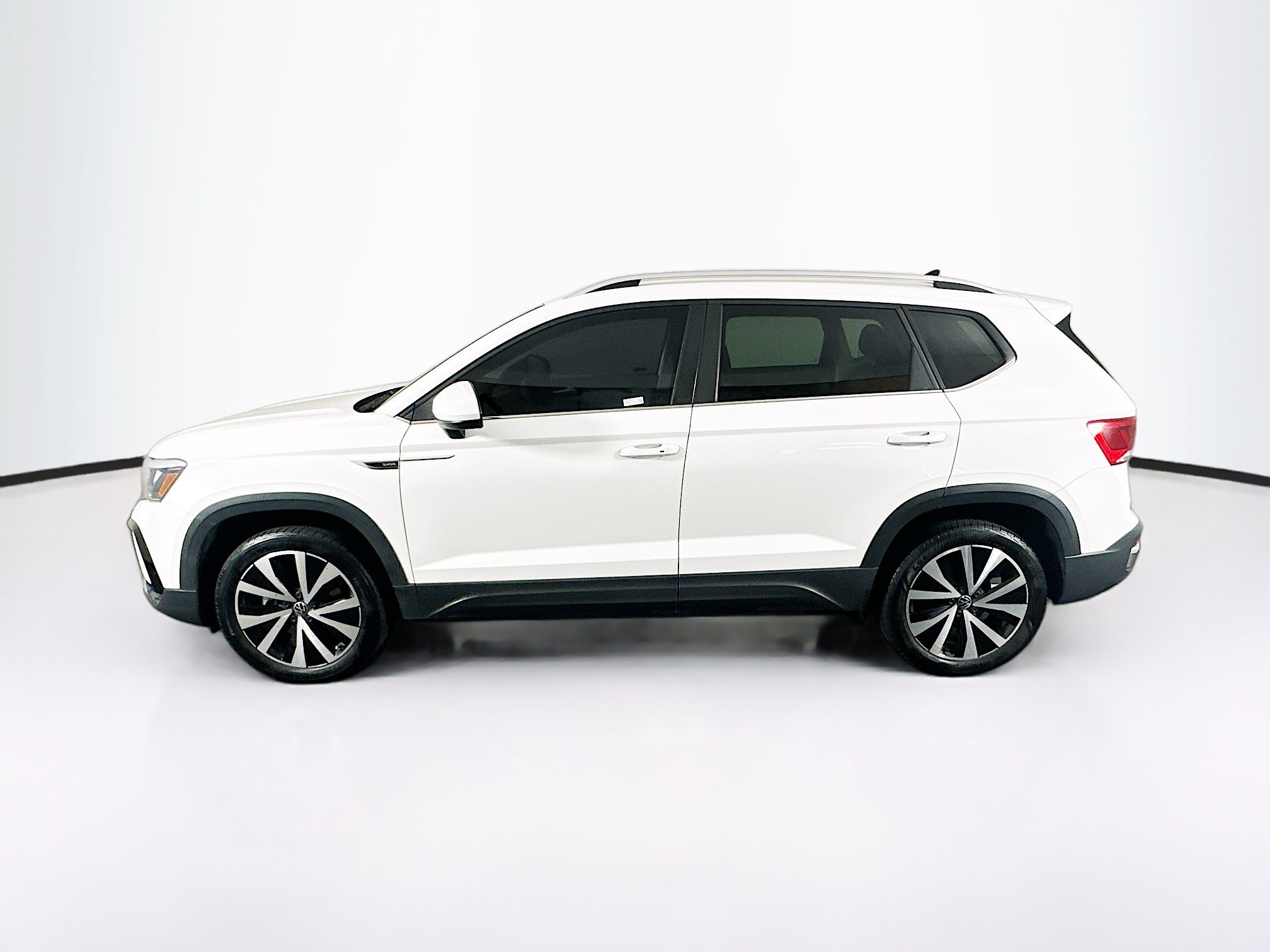 Used 2024 Volkswagen Taos SE FWD image 4