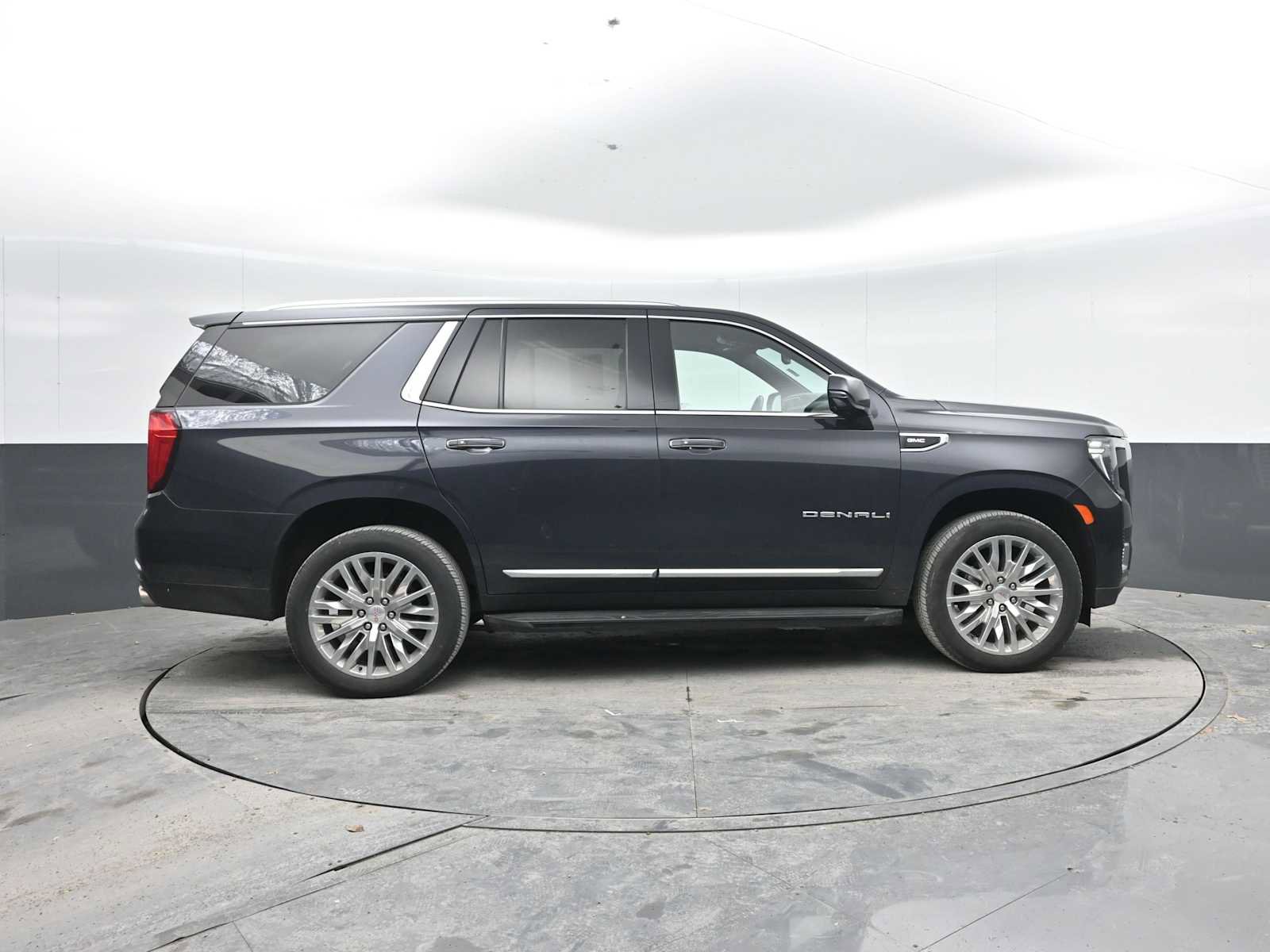 Used 2023 GMC Yukon Denali AWD/4WD image 8