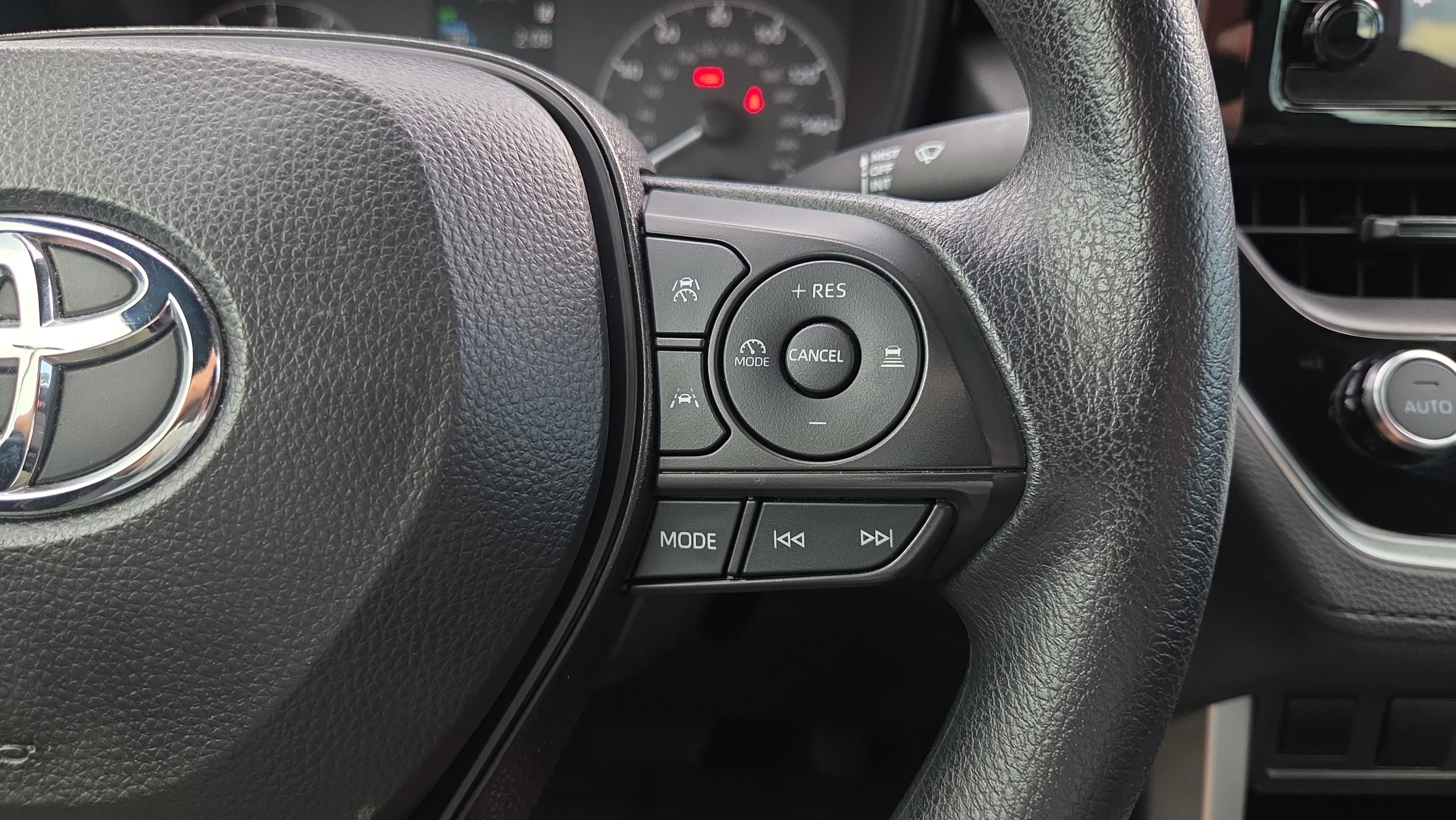 Used 2024 Toyota Corolla Cross AWD Hybrid image 29