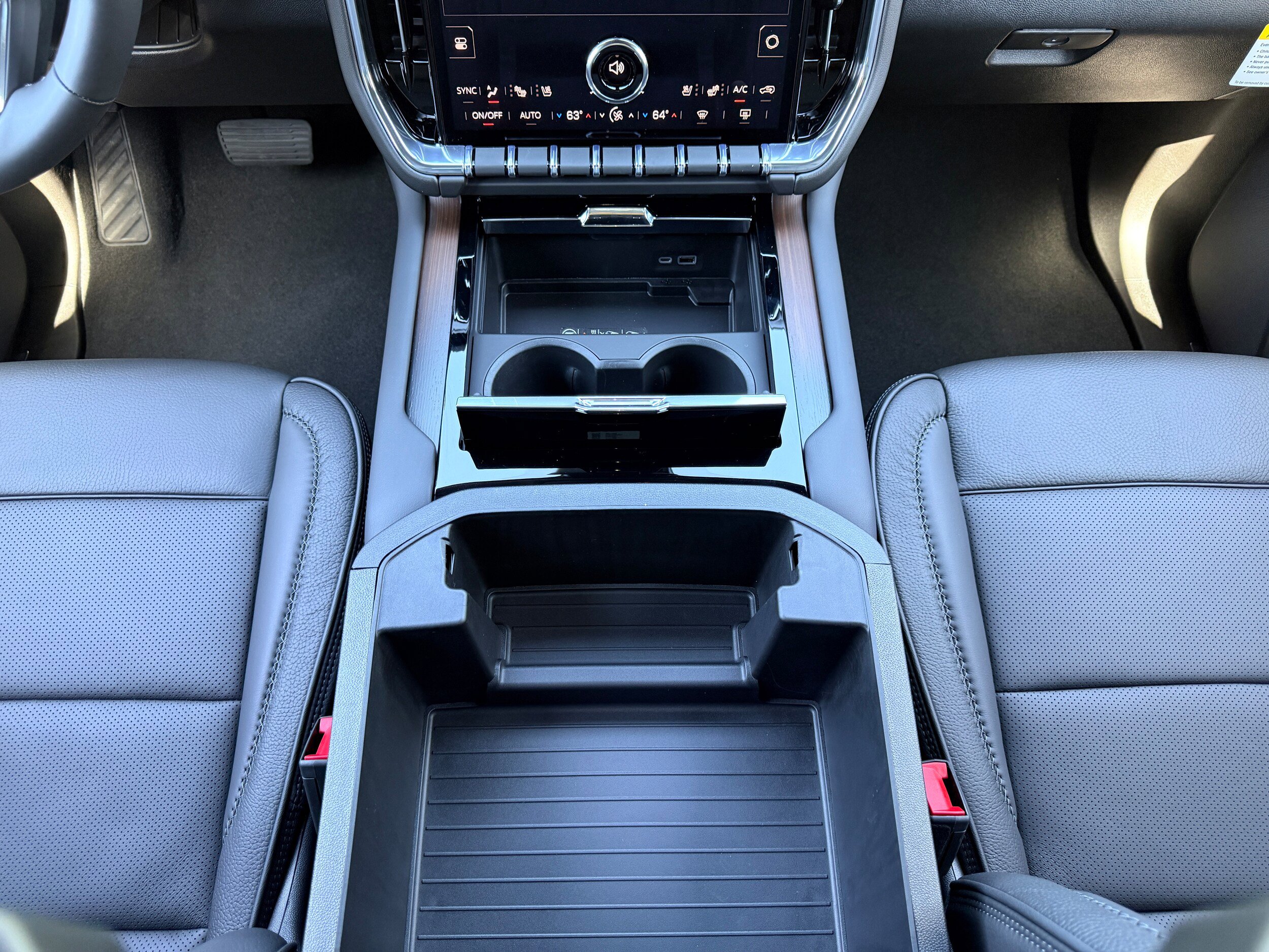 New 2026 GMC Yukon Denali w/ Denali Reserve Package AWD/4WD image 18