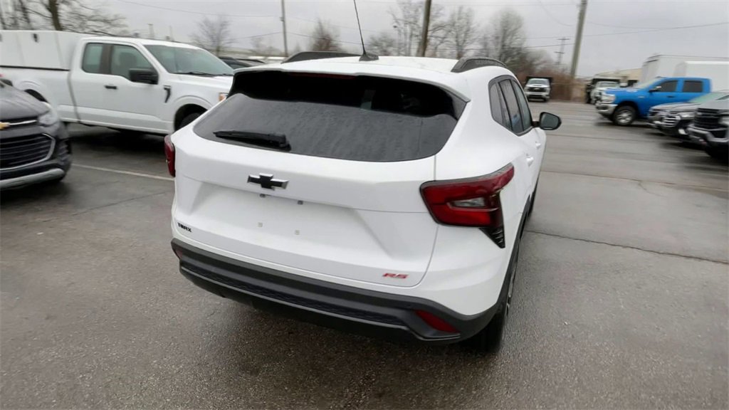 New 2026 Chevrolet Trax RS w/ Sunroof Package image 9
