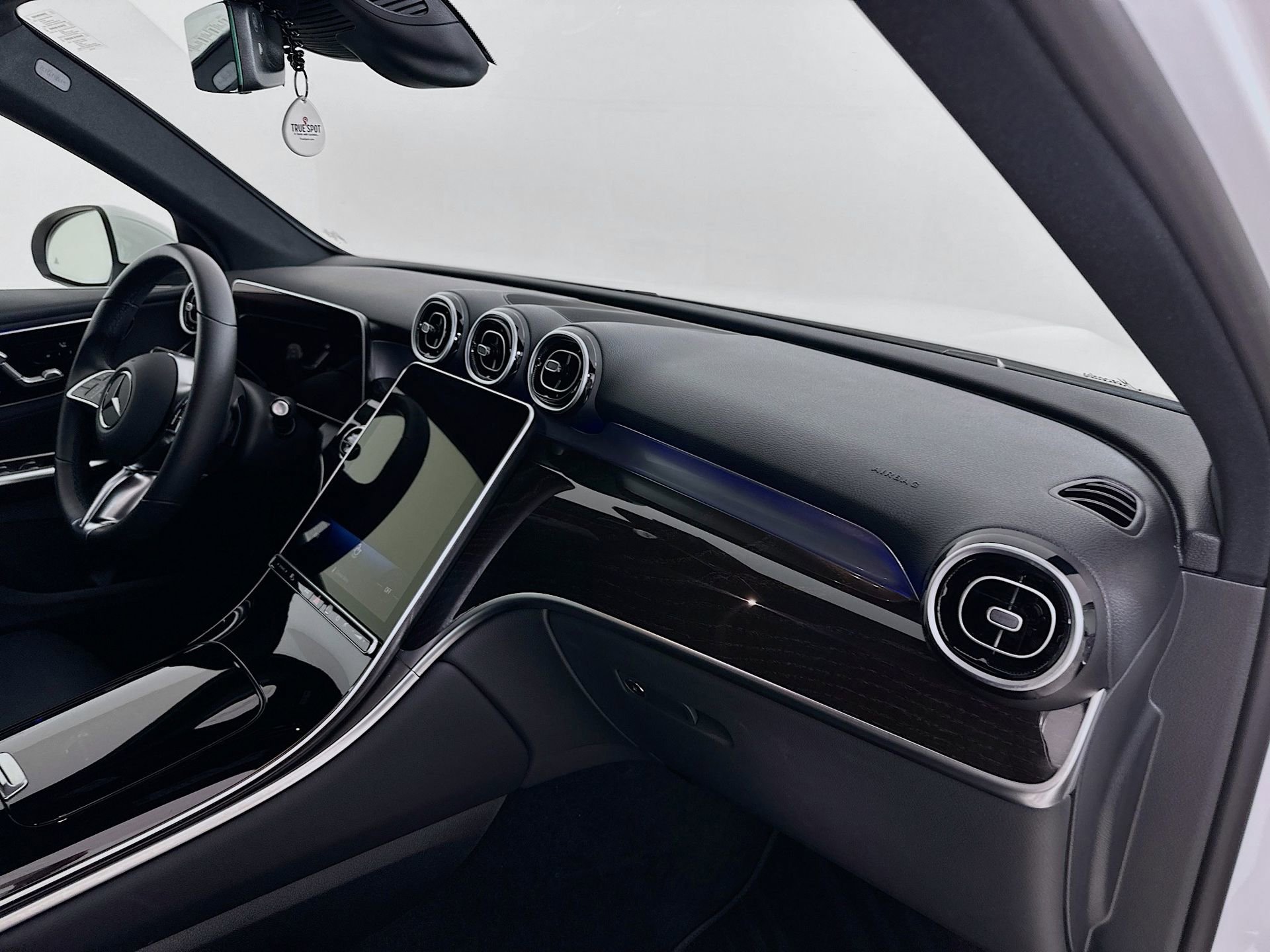 Certified 2025 Mercedes-Benz GLC 300 image 30