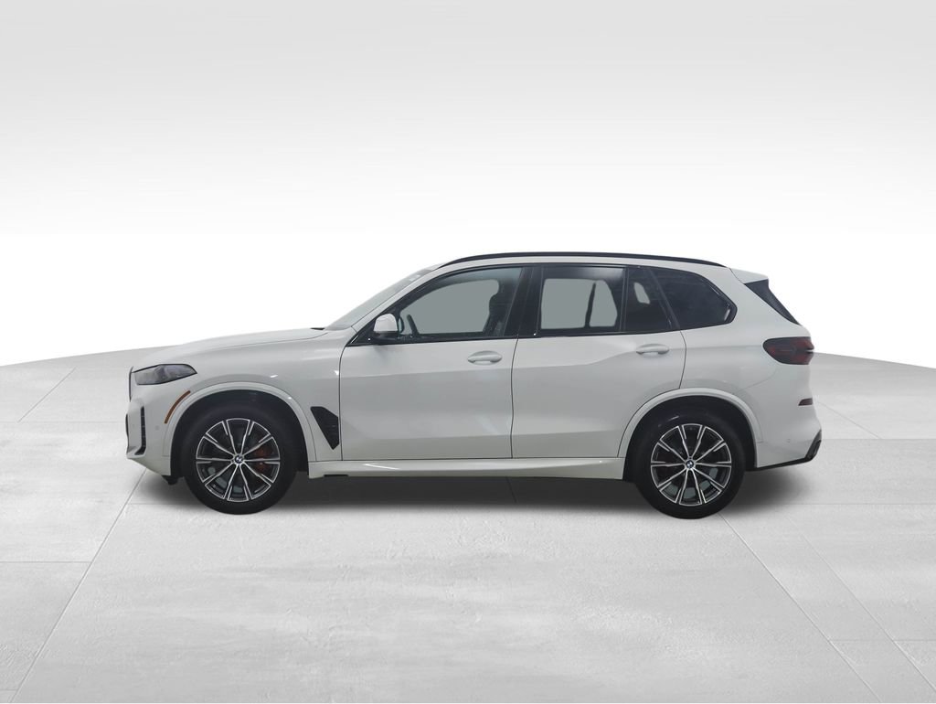 Used 2026 BMW X5 xDrive40i w/ M Sport Package image 2