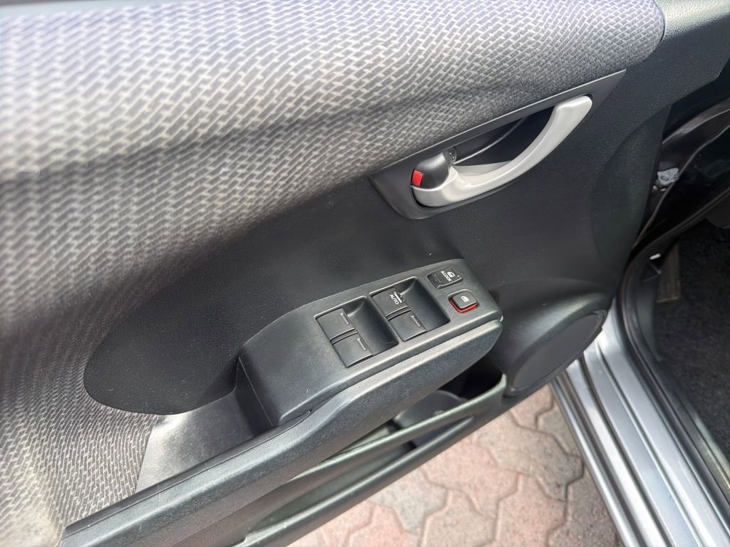 Used 2013 Honda Fit Sport image 9