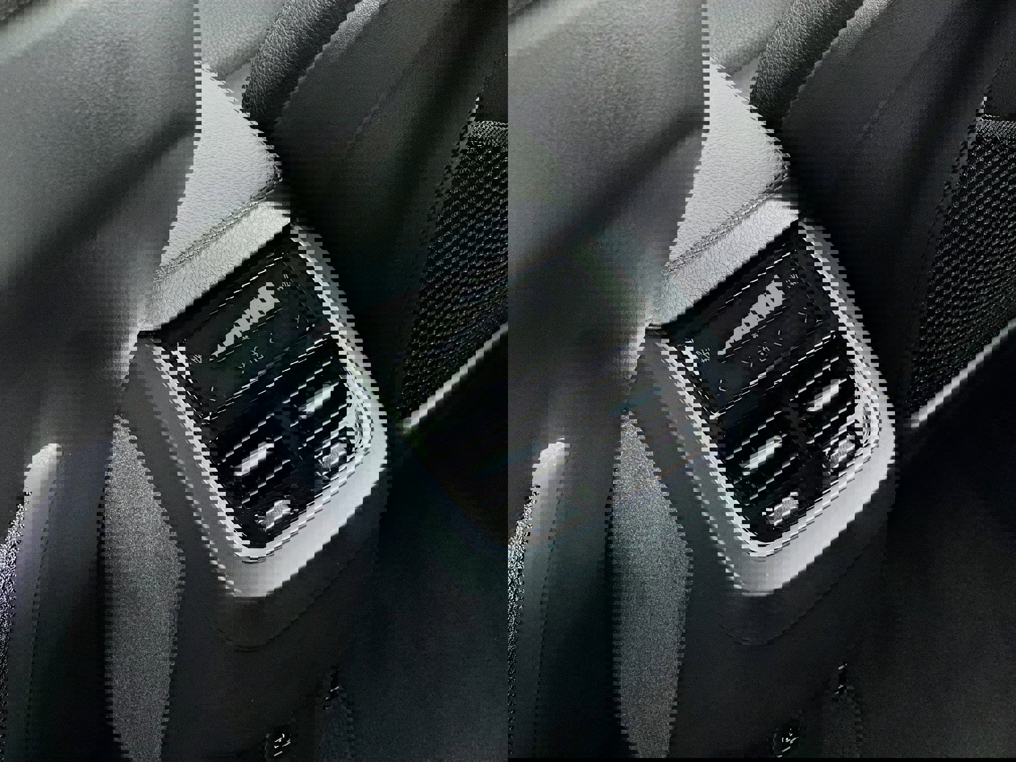 Used 2022 Volvo XC90 T5 Momentum image 42