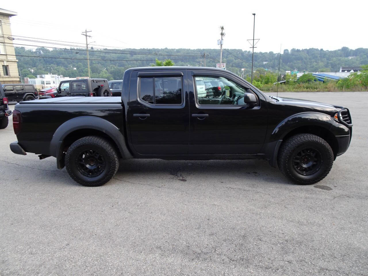 Used 2017 Nissan Frontier SV w/ SV Value Truck Package image 5